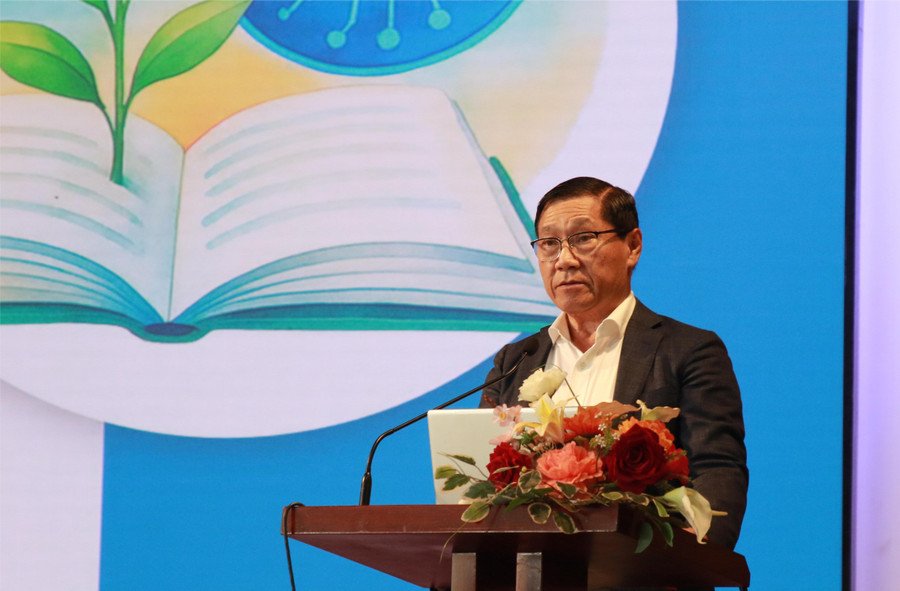 NGƯT Trần Đức Huyên – Hiệu trưởng Trường Hoàng Việt phát biểu. img-3573.jpg