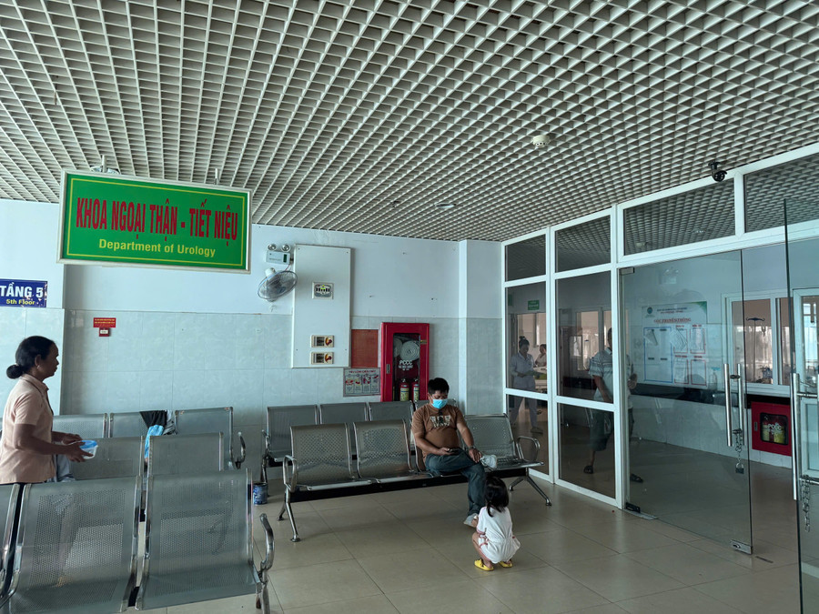 Khoa Ngoại thận - Tiết niệu, Bệnh viện đa khoa vùng Tây Nguyên (Đắk Lắk) nơi xảy ra vụ việc. khoa.jpg