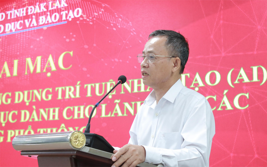 TS Đỗ Tường Hiệp - Phó Giám đốc Sở GD&ĐT chỉ đạo đợt tập huấn. (Ảnh: TT)