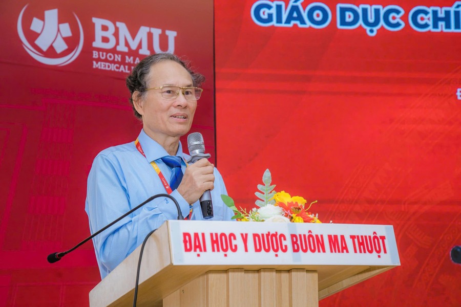 GS.TS.BS Cao Tiến Đức – Hiệu trưởng nhà trường phát biểu. gs-duc.jpg