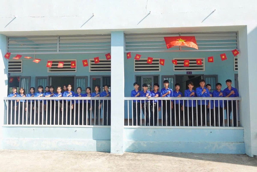 Đoàn viên thanh niên Trường THPT Võ Nguyên Giáp, xã Ea Ô, tỉnh Đắk Lắk.