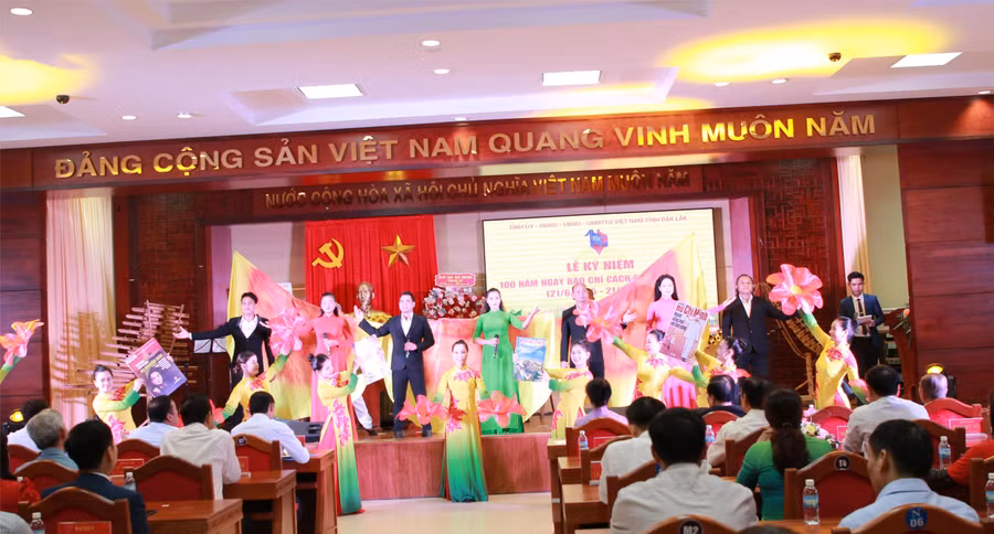 Tỉnh Đắk Lắk tổ chức kỷ niệm 100 năm Ngày Báo chí Cách mạng Việt Nam. (Ảnh: Thành Tâm)