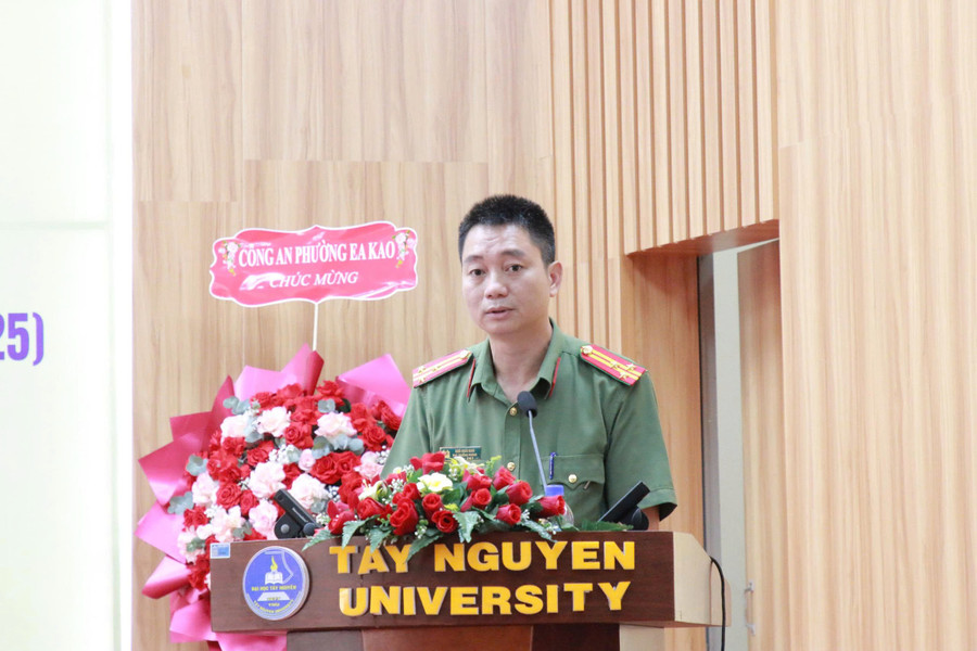 Thượng tá Ngô Hoài Nam - Phó Trưởng phòng Tham mưu Công an tỉnh Đắk Lắk phát biểu. (Ảnh: TT) nam.jpg