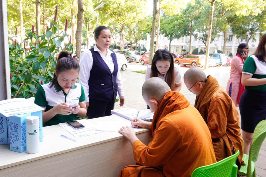 Tình nguyện viên đến từ các tỉnh Tây Nguyên đăng ký hiến máu tình nguyện tại Trường Đại học Y Dược Buôn Ma Thuột. (Ảnh: TT) 2-hm.jpg