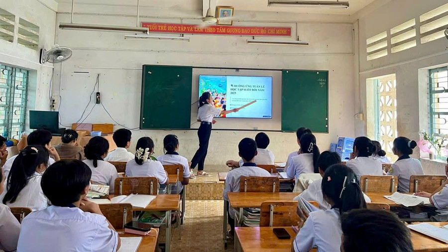 Cô và trò Trường PT dân tộc nội trú Lâm Đồng dạy học với thiết bị hiện đại. (Ảnh: QT) a3-lam-dong-muc-tieu-quoc-gia.jpg