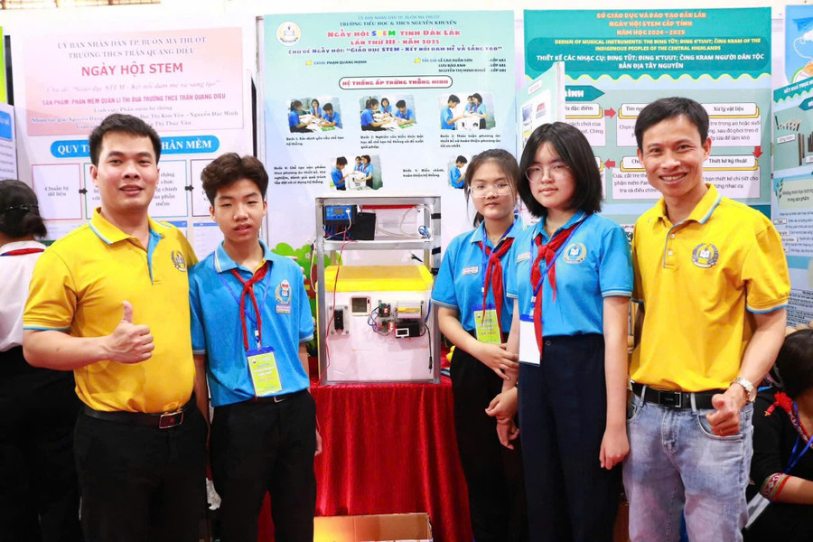 Giáo dục STEM cũng là thế mạnh của thầy và trò nhà trường khi tham gia và đạt giải cao tại các cuộc thi ở địa phương. 1000034207.jpg