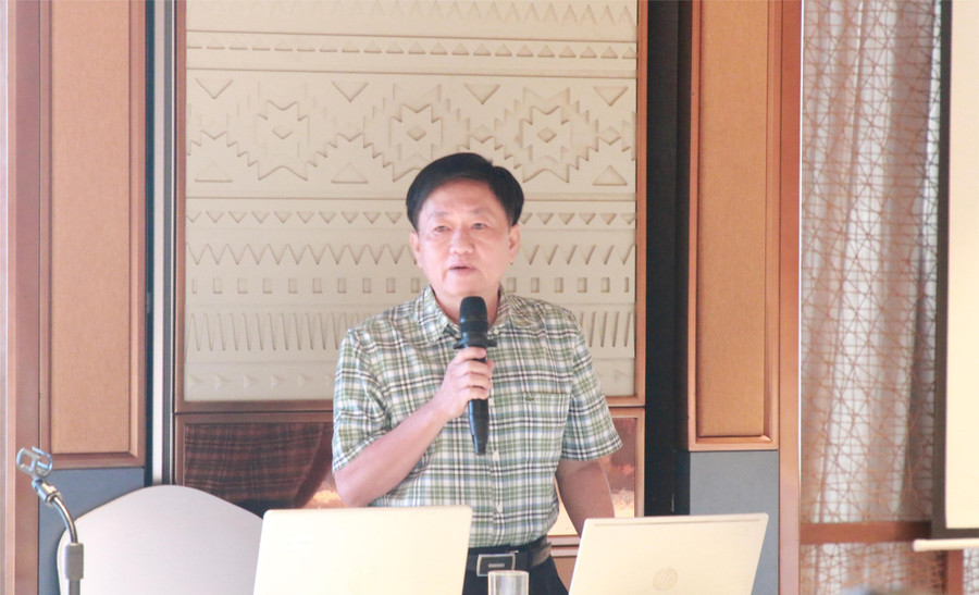 Dr. Huynh Huu Tho undervisade i två ämnen på utbildningsklassen. (Foto: TT) img-4112.jpg