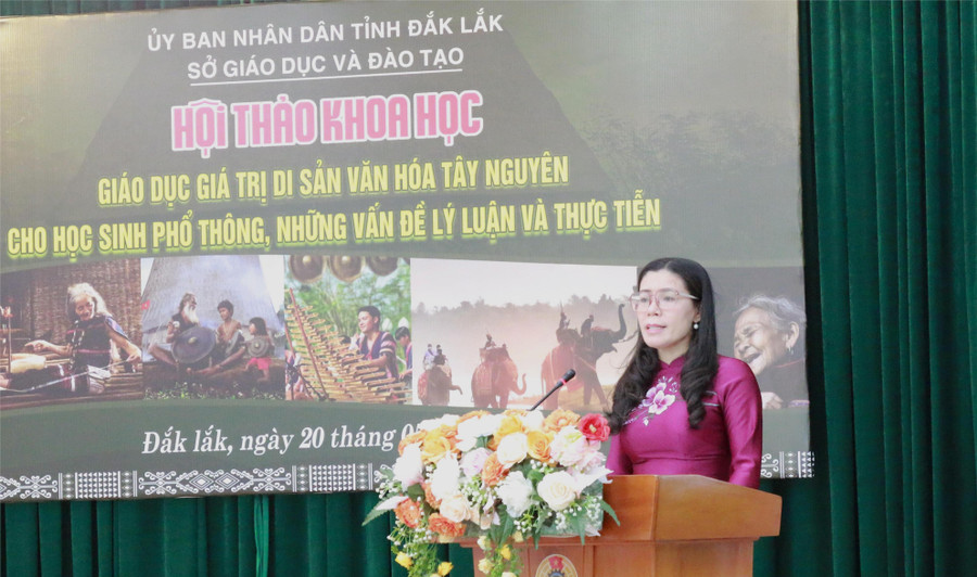TS Lê Thị Thảo báo cáo đề dẫn. (Ảnh: Thành Tâm) 1-c-thao.jpg