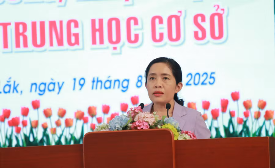 Giám đốc Sở GD&ĐT Lê Thị Thanh Xuân phát biểu khai mạc Hội nghị. (Ảnh: Thành Tâm)