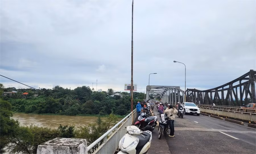 Chỉ trong vòng ít tháng, cầu 14 nối 2 tỉnh Đắk Lắk – Lâm Đồng đã xảy ra 2 vụ học sinh tự tử.