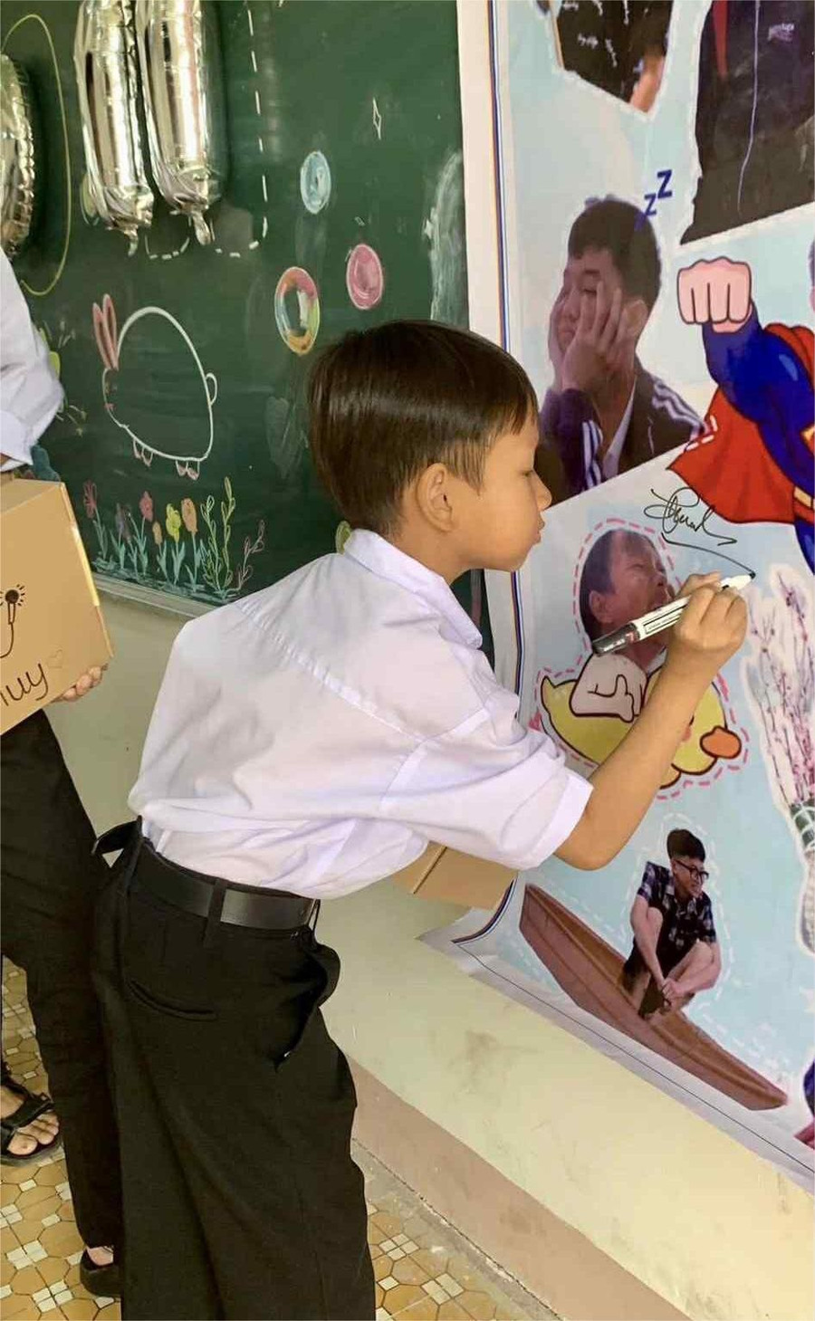 Thiện luôn tràn đầy nhiệt huyết với các hoạt động của lớp, của trường. (Ảnh: KC) 80159435-a9e8-447f-94f2-576d867a660a-2251.jpg