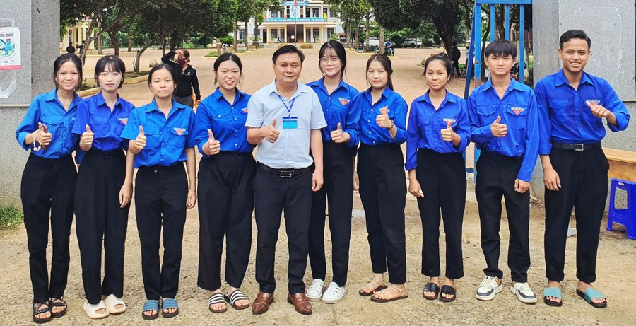 Đoàn viên thanh niên Trường THPT Trần Quang Khải hưởng ứng các phong trào vì cộng đồng. (Ảnh: TT)