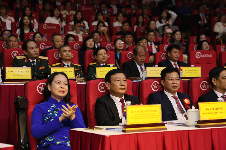 Phó Chủ tịch nước Võ Thị Ánh Xuân tham dự Đại hội thi đua yêu nước tỉnh Lâm Đồng. (Ảnh: QT) pct2.jpg