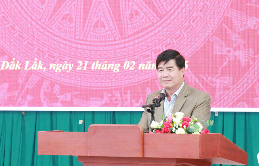 Ông Nguyễn Thiên Văn phát biểu tại Hội nghị sơ kết học kỳ I, năm học 2024-2025, ngành Giáo dục Đắk Lắk. (Ảnh: TT)