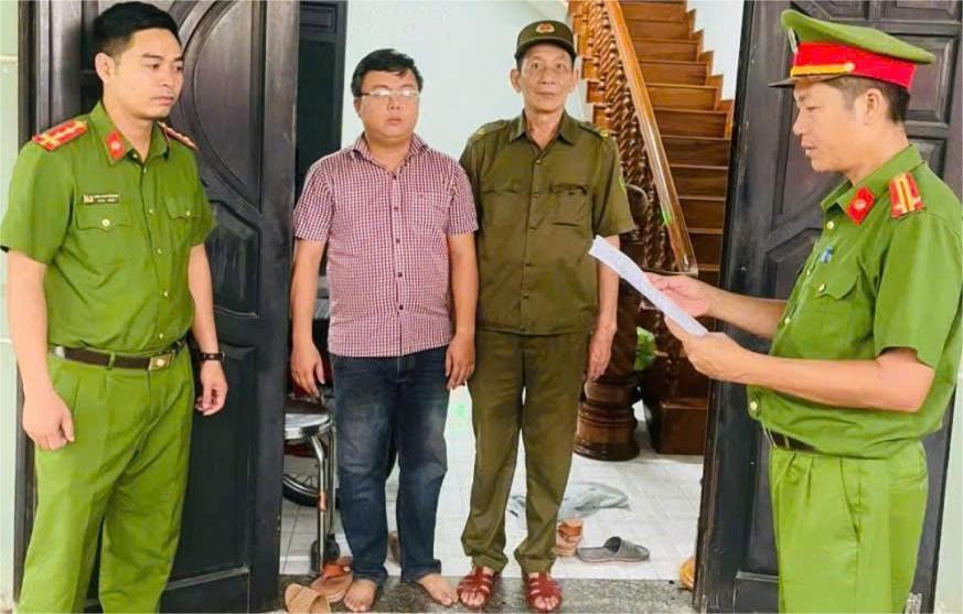 Công an Đắk Lắk thi hành các quyết định tố tụng đối với Võ Thái Huy.