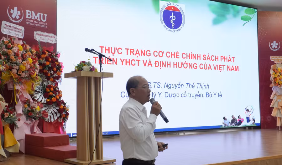 Đại diện Bộ Y tế báo cáo tham luận tại Hội thảo. (Ảnh: TT)