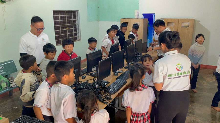 Niềm vui của học sinh ở phân hiệu thôn 4, Trường Tiểu học Phạm Hồng Thái. (Ảnh: TT)