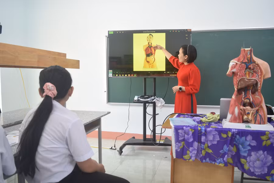 Một tiết học ở cấp THCS tại Đắk Lắk có ứng dụng AI vào dạy học. (Ảnh: NA)