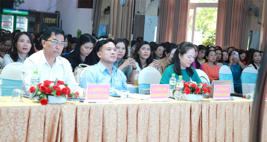 Conference delegates. 1-db.jpg