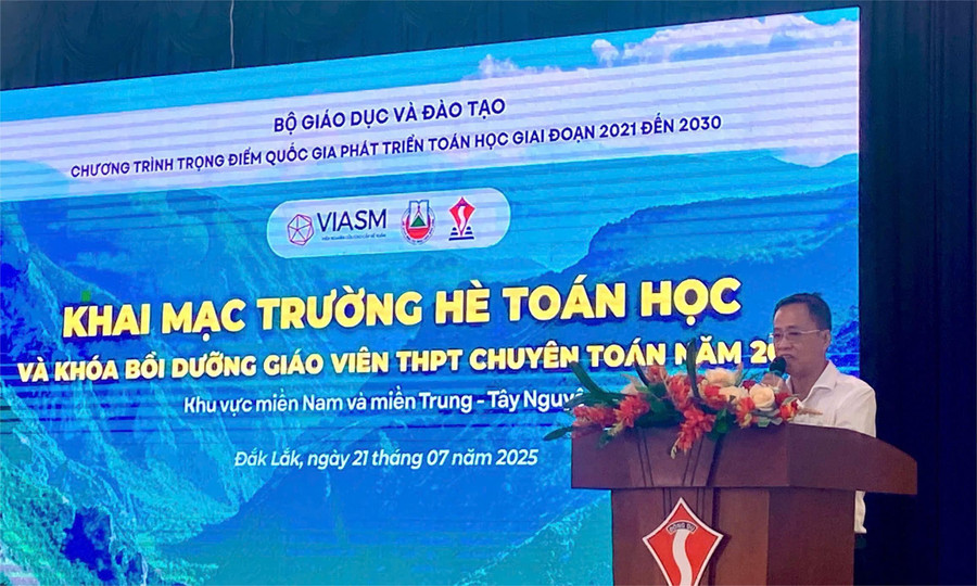 TS Đỗ Tường Hiệp – Phó Giám đốc Sở GD&ĐT Đắk Lắk phát biểu khai mạc. (Ảnh: TT) z6826801821429-a7c3f03c8d6575e49793150a815360e8.jpg