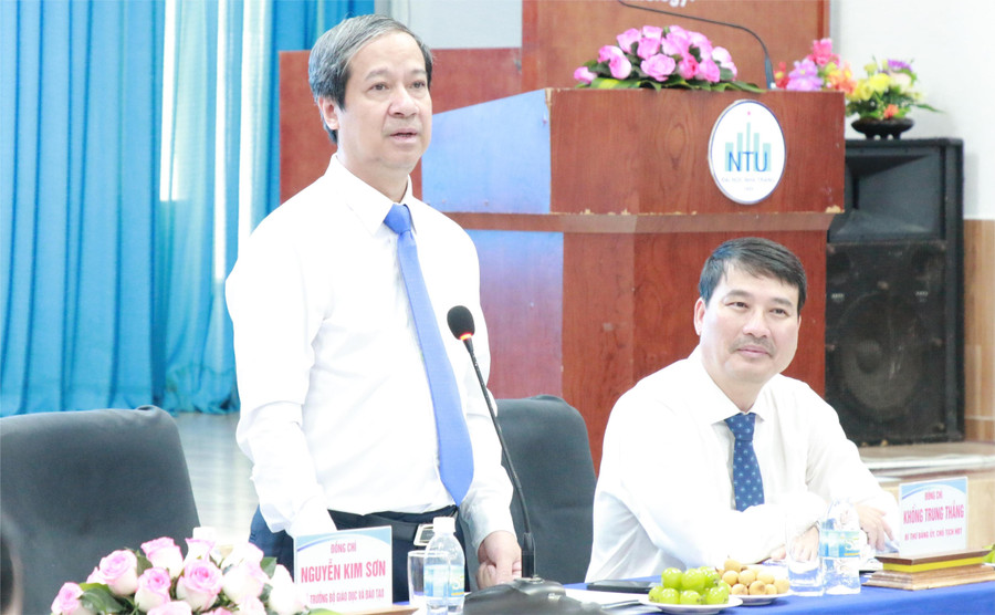 Bộ trưởng Nguyễn Kim Sơn định hướng phát triển Trường Đại học Nha Trang cần gắn với từ khóa "Biển". (Ảnh: Thành Tâm) a1-bo-truong-nguyen-kim-son-truong-dai-hoc-nha-trang.jpg