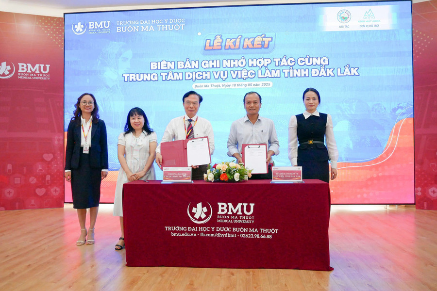 BMU ký kết hợp tác với Trung tâm Dịch vụ việc làm Đắk Lắk. (Ảnh: TT) ky-ket.jpg