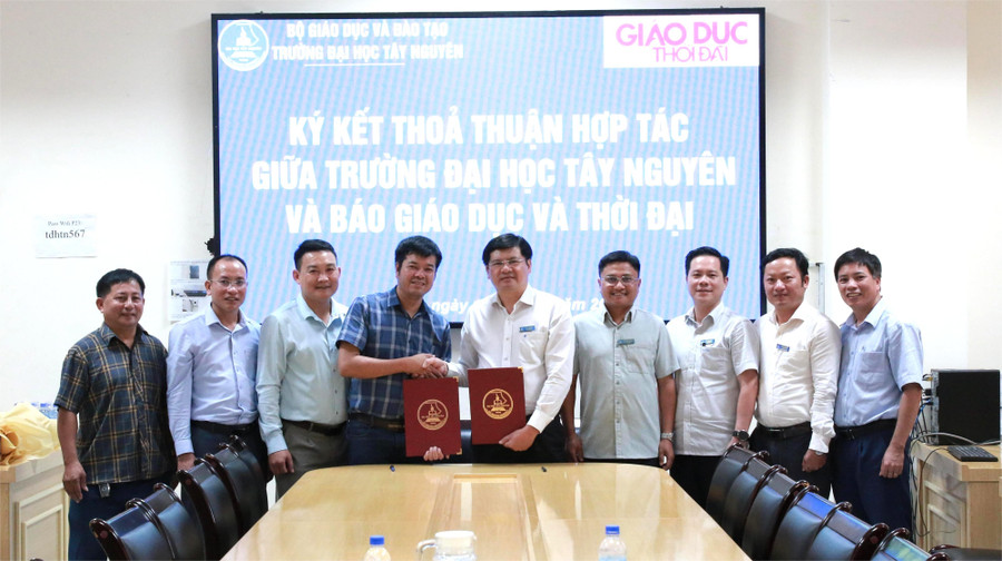 Trường Đại học Tây Nguyên thỏa thuận hợp tác với Báo Giáo dục và Thời đại. (Ảnh: Thúy Hoàn)