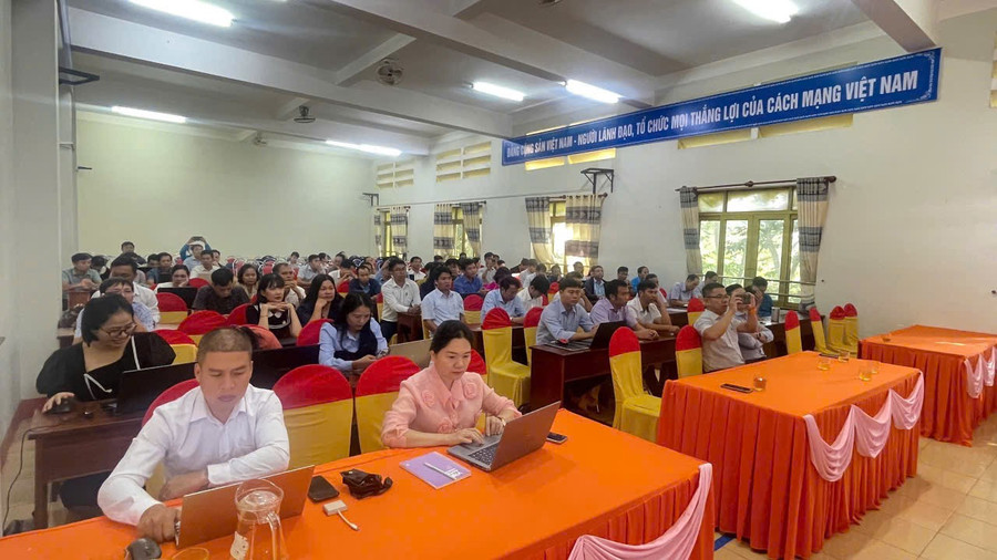 Nâng cao năng lực chuyển đổi số trong giáo dục giúp giảm áp lực hồ sơ, sổ sách cho giáo viên. (Ảnh: VP) a-hai-3.jpg