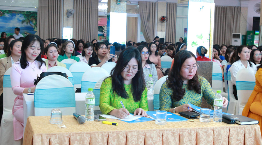 Delegates attending the Conference focused on studying the plan and tasks of Preschool Education for the 2025-2026 school year. 2-db.jpg