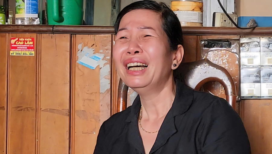 Chị Nguyễn Thị Tuyết rơi vào trạng thái hoảng loạn khi nhận tin nhắn có Avatar Zalo của con gái đang ở trên đất Campuchia. (Ảnh: TT) ch-t2.jpg