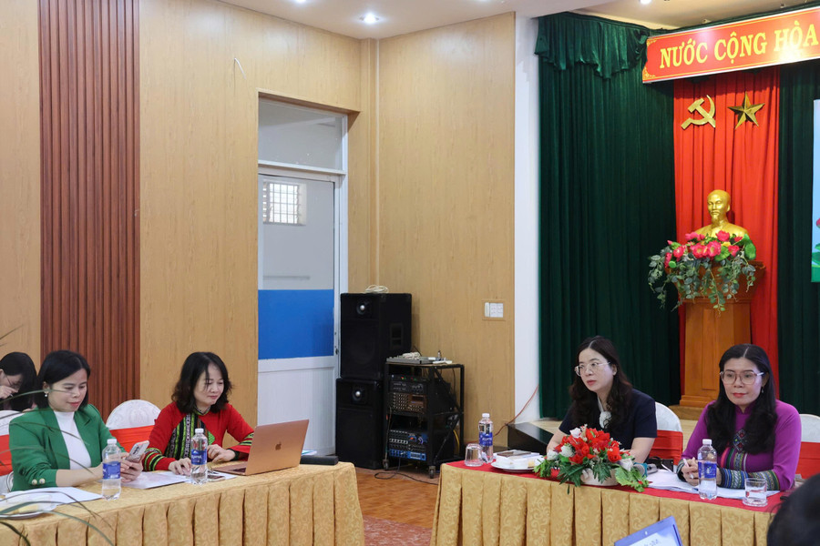 نمایندگان شرکت کننده در سمینار. (عکس: DT) h-db.jpg