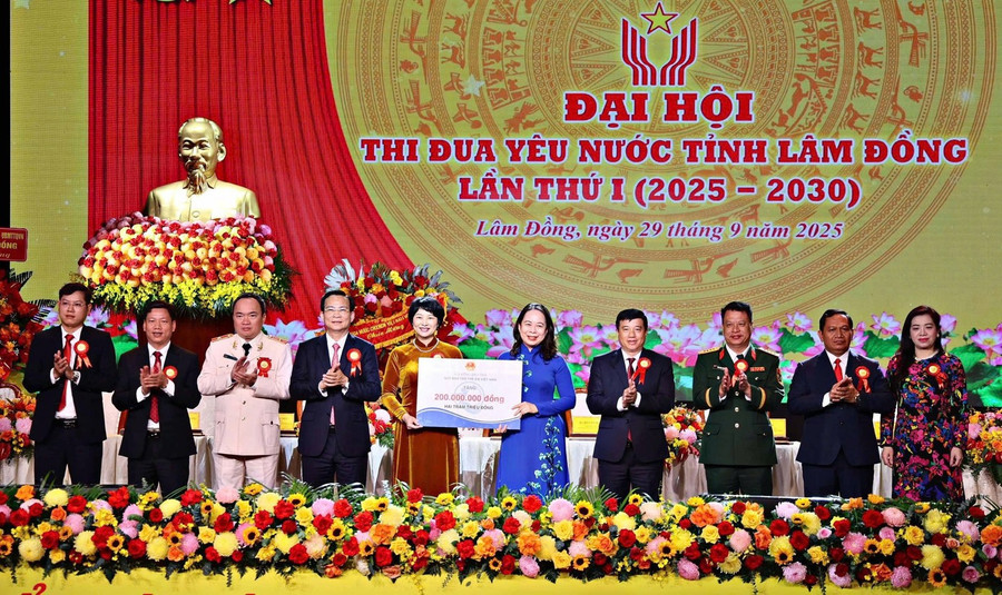 Tỉnh Lâm Đồng tiếp nhận 200 suất quà từ Phó Chủ tịch nước Võ Thị Ánh Xuân. (Ảnh: QT) trao-qua.jpg