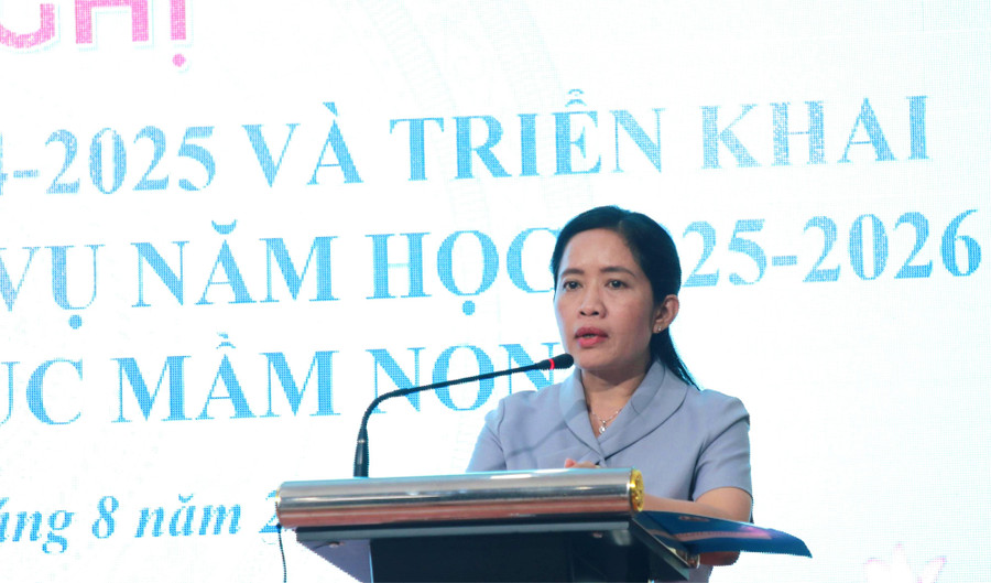 Bà Lê Thị Thanh Xuân - Giám đốc Sở GD&ĐT phát biểu chỉ đạo Hội nghị.