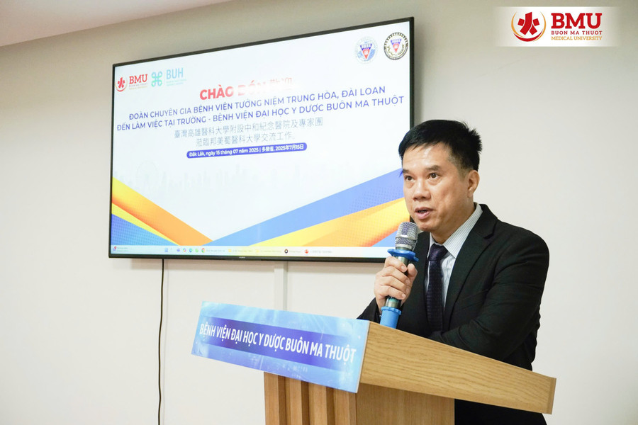 BS CKII Võ Minh Thành - Phó Hiệu trưởng đại diện BMU và BUH chia sẻ tại buổi gặp mặt. (Ảnh: TQ) bs-thanh.jpg