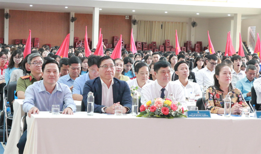 Đại biểu dự khai mạc Tuần lễ Hưởng ứng học tập suốt đời năm 2025. img-3398.jpg