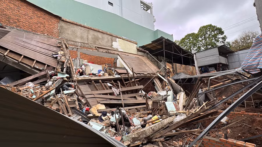 Hiện trường vụ sập nhà tại TP Buôn Ma Thuột. (Ảnh: TT)