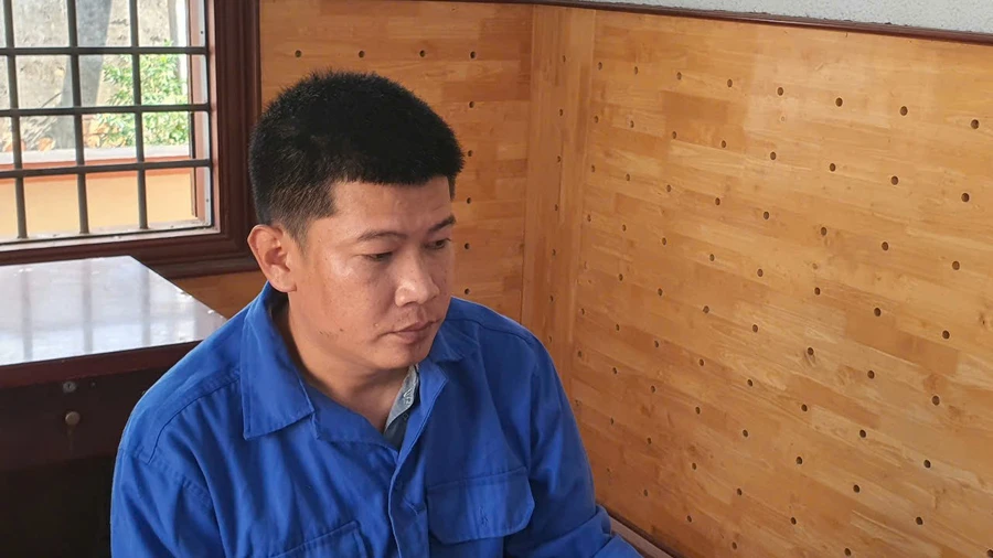 Ông Bạch Biên Hòa, nguyên Phó Chủ tịch UBND xã Hòa Xuân, TP Buôn Ma Thuột tại cơ quan điều tra. (Ảnh: SD)