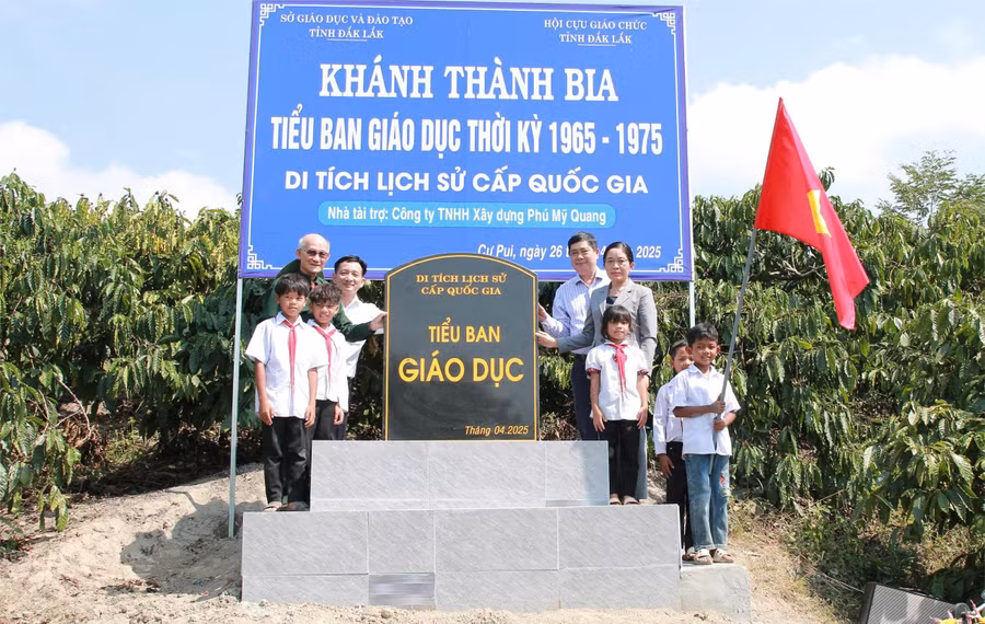 Lễ khánh thành Bia Tiểu ban Giáo dục Đắk Lắk. (Ảnh: Thành Tâm)