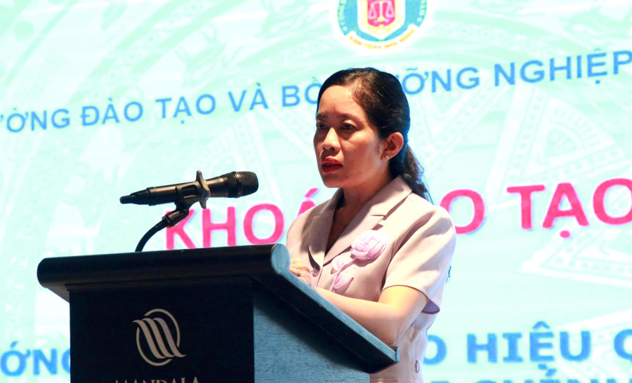 Direktören för Dak Laks utbildningsdepartement, Le Thi Thanh Xuan, ledde utbildningen. (Foto: TT) img-4097.jpg