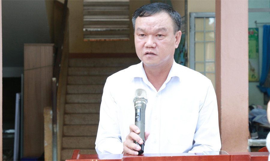 Phó Chủ tịch UBND tỉnh Đắk Lắk Đào Mỹ khẳng định, em Thạch Chí Khang là tấm gương điển hình, học sinh cần học tập theo. (Ảnh: Thành Tâm) img-3310.jpg