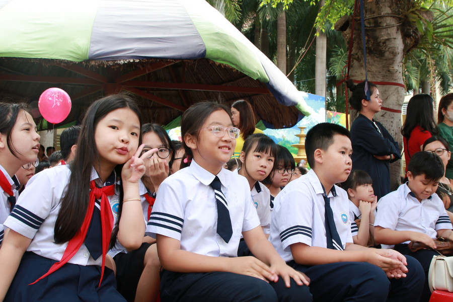 Các em học sinh Trường Tiểu học dân lập Nguyễn Bỉnh Khiêm dự tổng kết, phát thưởng năm học 2024-2025. (Ảnh: Thành Tâm) 1-hs-2.jpg