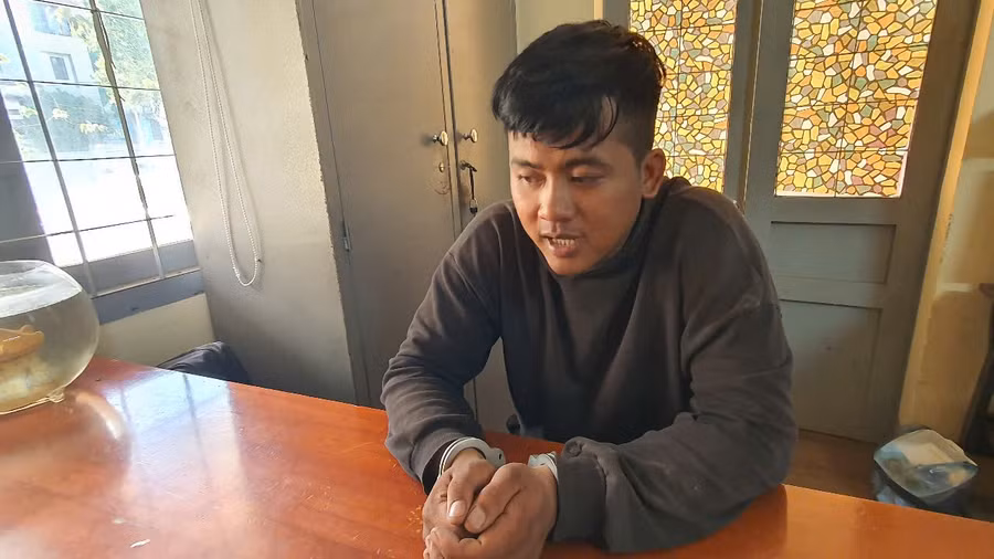 Nguyễn Hùng Huynh sát hại bạn gái 19 tuổi rồi đến Công an đầu thú. (Ảnh: SĐ)