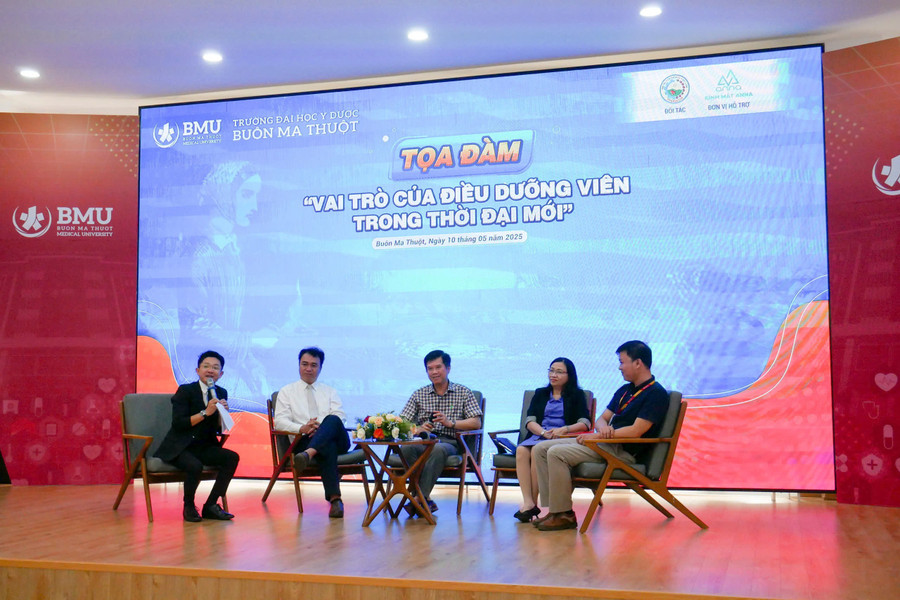 Chương trình tọa đàm: “Vai trò của Điều dưỡng viên trong thời đại mới”. (Ảnh: TT) toa-dam.jpg