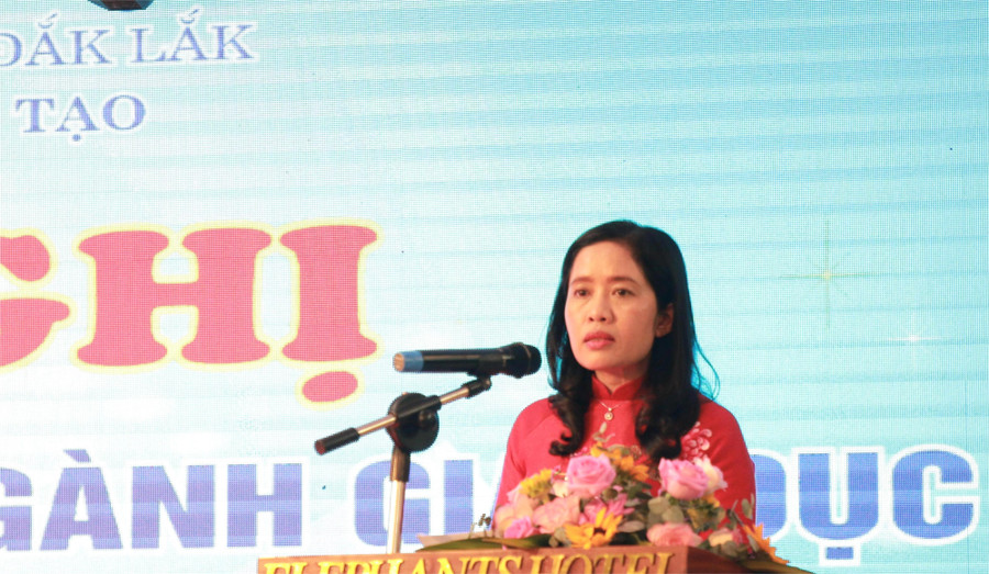 Giám đốc Sở GD&ĐT Đắk Lắk Lê Thị Thanh Xuân phát biểu khai mạc Hội nghị. (Ảnh: Thành Tâm) 1-gd.jpg