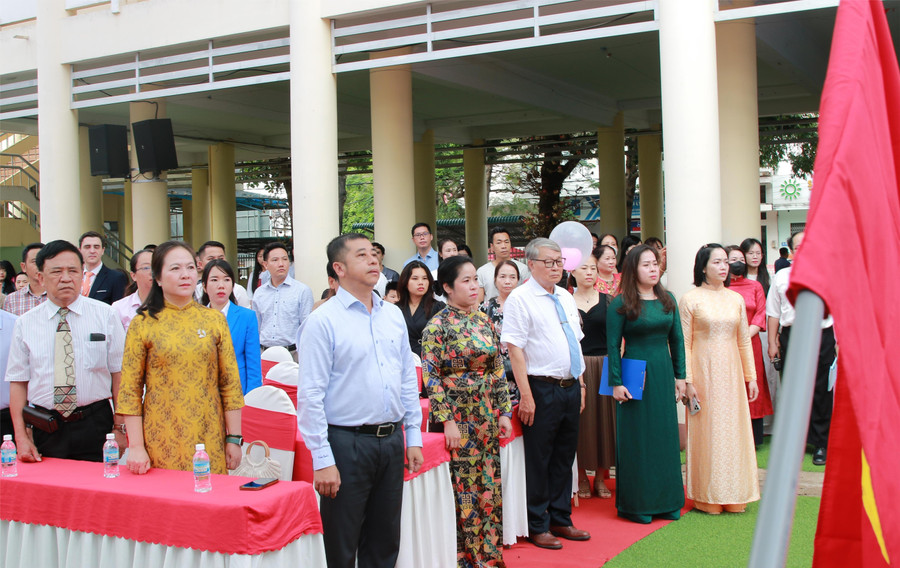 Đại biểu dự lễ tổng kết và phát thưởng năm học 2024-2025 của Trường Tiểu học dân lập Nguyễn Bỉnh Khiêm. (Ảnh: Thành Tâm) 1-db.jpg
