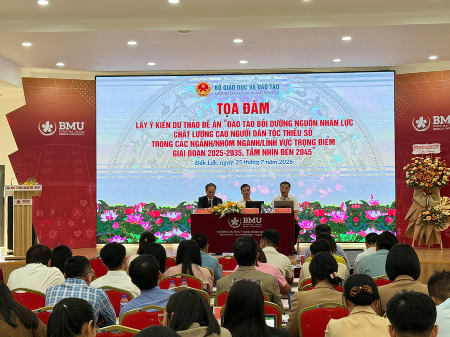 Các đại biểu dự tọa đàm lấy ý kiến Đề án đào tạo nhân lực chất lượng cao người dân tộc thiểu số. (Ảnh: NA)