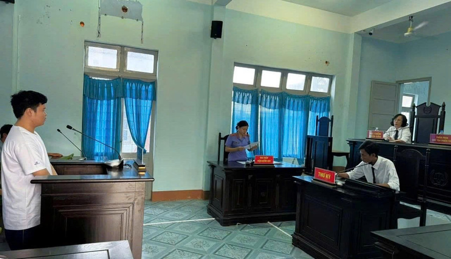 Tài xế xe tải Phạm Văn Phú tại phiên tòa. (Ảnh: ĐX)