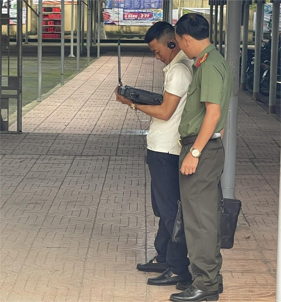Việc rà sóng lạ nhằm ngăn ngừa thí sinh sử dụng thiết bị công nghệ cao để gian lận trong Kỳ thi. (Ảnh: TT) a2.jpg