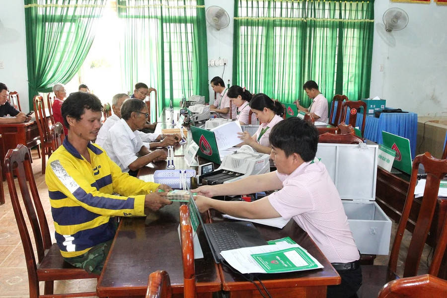 Nhiều hộ nghèo ở xã Cư Pui được vay vốn chính sách từ đó xây dựng được mái ấm, ổn định cuộc sống. (Ảnh: T.T) gn1.jpg