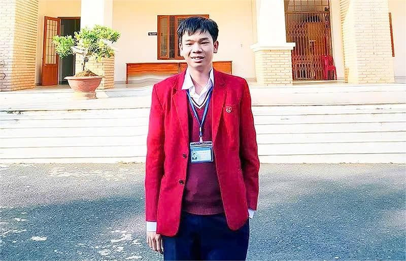 Em Đặng Huy Hậu, lớp 10 Tin, Trường THPT chuyên Thăng Long, Lâm Đồng. (Ảnh: VK)
